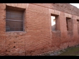 01527 ostia - regio ii - insula vi - casa del soffitto dipinto (ii,vi,5-6) - via della fontana - fenster zu den raeumen (1) und (3) zwei fenster - 01-2024.jpg